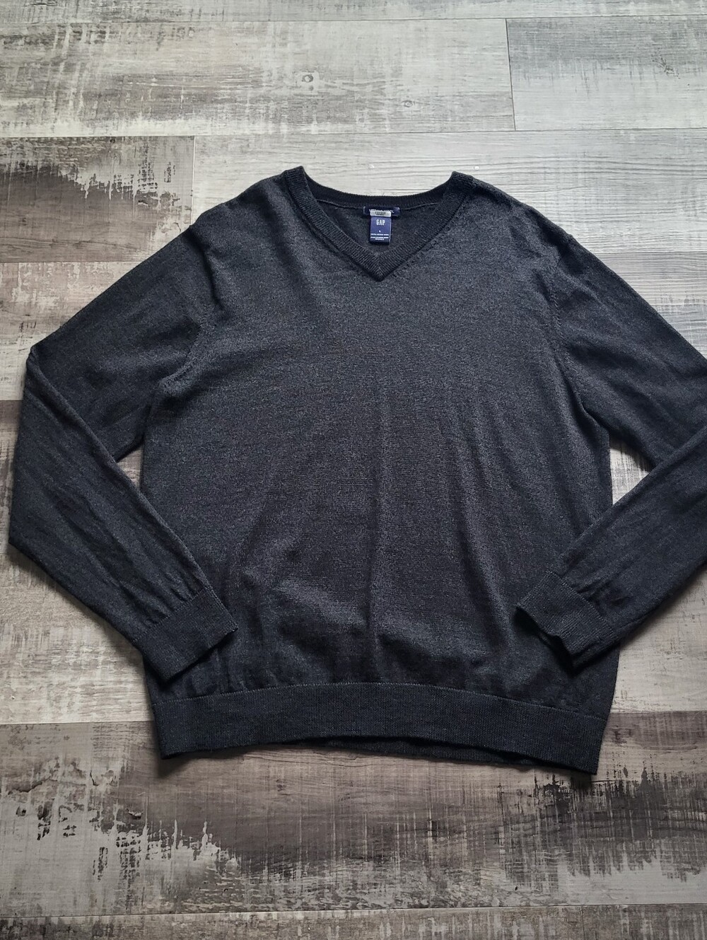 Gap Mens Merino Wool V-Neck Gray Sweater Size Large FLAWED
